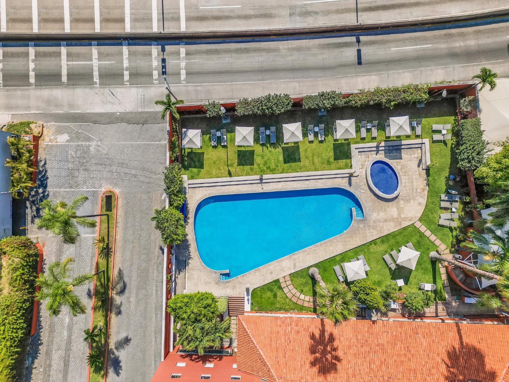 Fiesta Inn Куэрнавака Экстерьер фото
